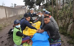 Ảnh: Những khoảnh khắc đau lòng sau vụ phun trào núi lửa ở Indonesia