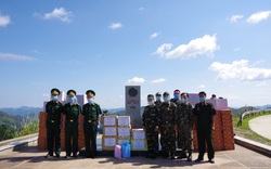 Điện Biên: Trao vật tư hỗ trợ hai tỉnh Phong Sa Ly, Luông Pra Băng chống dịch Covid-19