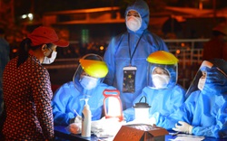 Xuyên đêm lấy mẫu xét nghiệm Covid-19 tại chợ cá lớn nhất Đà Nẵng