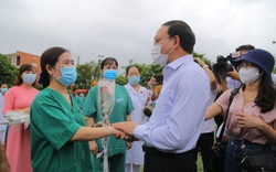 
200 nhân viên y tế Quảng Ninh lên đường "chi viện" Bắc Giang chống dịch Covid-19