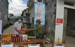 Điện Biên: Hội Nông dân tặng quà khu vực phong tỏa phòng, chống Covid- 19