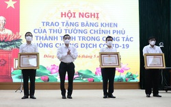 Chủ tịch Hà Nội trao bằng khen của Thủ tướng cho nhân dân huyện Đông Anh