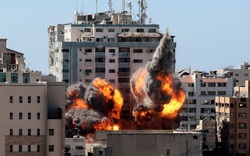 Israel đánh bom nhà thủ lĩnh Hamas, Tel Aviv hứng mưa tên lửa