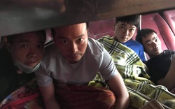 Nóng: CSGT Đồng Nai phát hiện 5 người Trung Quốc trốn trong thùng xốp trên xe khách