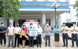 "Resost Hoa Lan" tặng xe cứu thương và 100 triệu ủng hộ phòng chống dịch Covid-19