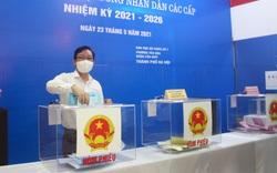 Phó Chủ tịch Thường trực Hội Nông dân Việt Nam bỏ phiếu bầu cử tại phường Yên Hoà, quận Cầu Giấy, TP.Hà Nội