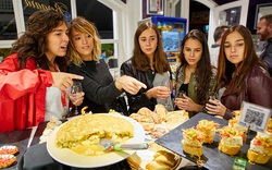 Tour trải nghiệm thưởng thức “Nhà rượu táo” đậm bản sắc ẩm thực xứ Basque