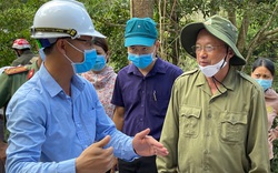 Quảng Ngãi:
Chủ tịch huyện kiểm tra hiện trường, xử lý vụ thuỷ điện phá chiếm đất rừng 
