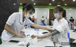 Hà Nội: UBND huyện thừa nhận sai sót văn bản tiêm vắc xin Covid-19 phải trả 350 nghìn đồng 