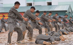 Quảng Ninh: Cảnh sát cơ động "khoe" võ thuật, diễn tập chống bạo động