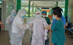 Đà Nẵng: Bệnh nhân Covid-19 81 tuổi từng lọc máu liên tục, thở máy xuất viện