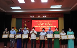 Chủ tịch tỉnh Thái Nguyên tặng bằng khen cho phóng viên báo Dân Việt