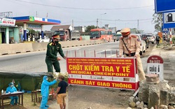 Quảng Ngãi:
Dừng hoạt động tuyến vận tải Đà Nẵng, tái lập các chốt kiểm soát y tế