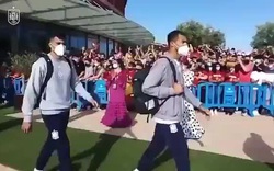 Video: Cầu thủ Tây Ban Nha bị chỉ trích vì "vô cảm" với người hâm mộ