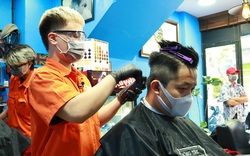 Hà Nội cho phép từ 0h ngày 22/6 mở cửa lại dịch vụ cắt tóc, gội đầu, ăn uống trong nhà