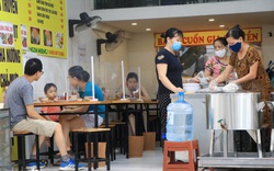 Nhiều chủ quán và người dân "mừng ra mặt" ngày Hà Nội mở cửa hàng ăn, quán cắt tóc 