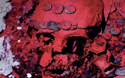 "Ma dược" trong mộ cổ Nữ Hoàng Đỏ khiến người Maya biến mất?