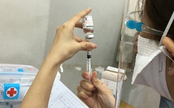 Kỳ họp thứ nhất HĐND TP.HCM khóa X: Người dân mong sớm được tiêm vaccine Covid-19 đại trà