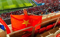 Tôi, tình yêu bóng đá và quốc kỳ Việt Nam tung bay ở Puskas Arena