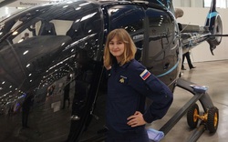 Nữ phi công lái trực thăng Mi-8 xinh đẹp, giỏi giang "của hiếm"  của Nga