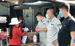 Dịch Covid-19: Ngày đầu tiên người dân Nha Trang đi vào chợ, siêu thị bằng thẻ