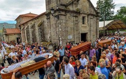 Kỳ lạ với lễ hội "giả chết" tại Tây Ban Nha