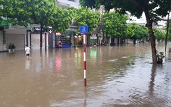 Mưa lớn khoảng 2 tiếng, nhiều nơi ở Thái Nguyên ngập sâu gần 1m 