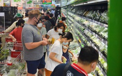 Chợ, siêu thị Hà Nội ngày đầu giãn cách xã hội: Nơi đông đúc, chốn thoáng đãng