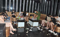 Đột kích quán karaoke, phát hiện nhiều đối tượng nam, nữ sử dụng trái phép ma túy