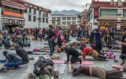 Du lịch tâm linh: Lhasa - Điểm đến ở độ cao 3.700m của hàng nghìn du khách