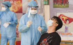 Thần tốc xét nghiệm Covid-19 cho hàng nghìn người dân gần Bệnh viện Phổi Hà Nội