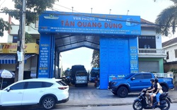 Một xe khách vượt chốt kiểm dịch, chở khách từ TP.Hồ Chí Minh về Quảng Trị