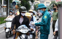 Hà Nội: Ba thanh niên chi 12 triệu đồng mua 9 giấy đi đường ở hiệu cầm đồ khai gì?