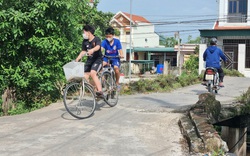 Ghê người đi qua những cây cầu “hết đát”, có tuổi đời nửa thế kỷ ở Ninh Bình