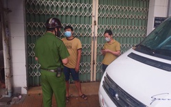 Đà Nẵng: Đi bộ ra khỏi nhà thì gặp công an, 2 người đàn ông bị phạt 15 triệu đồng