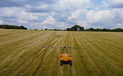 Video: Robot sử dụng công nghệ GPS và AI để "khám" sức khỏe cây trồng