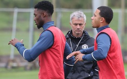 Rời M.U trong nước mắt, Depay chỉ trích thẳng mặt Mourinho