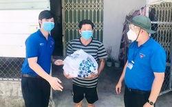 Khánh Hòa: Trao 170 suất quà và 800kg gạo cho người dân, sinh viên hoàn cảnh khó khăn