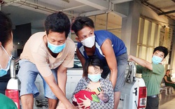 Kiên Giang: Tổ tuần tra phòng, chống dịch hỗ trợ sản phụ sinh con tại nhà bị mất máu đi cấp cứu