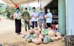 Người dân huyện miền núi ở Điện Biên góp chút tấm lòng gửi đồng bào vùng dịch