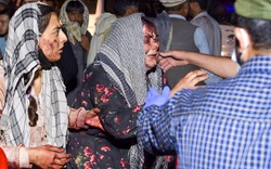 Người Afghanistan đau đớn, hoảng loạn sau 2 vụ đánh bom tự sát gần sân bay Kabul