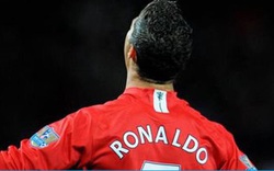 Ronaldo không thể khoác áo số 7 khi trở lại M.U