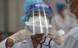 Hà Nội: Nữ bác sĩ về hưu xung phong vào "cuộc đua" tiêm vaccine phòng Covid-19
