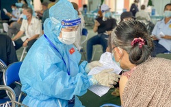 300 bác sĩ, điều dưỡng hỗ trợ Bình Dương tiêm vaccine Covid-19
