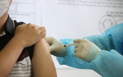 Công tác tiêm vaccine Covid-19 ở Bình Dương bị chậm do thiếu nhân lực