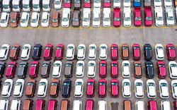 Hà Nội: Hàng nghìn chiếc xe ô tô nằm “phơi nắng” suốt 30 ngày giãn cách xã hội