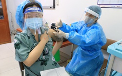 Hà Nội: Hơn 1.000 phụ nữ mang thai hào hứng đi tiêm vaccine phòng Covid-19