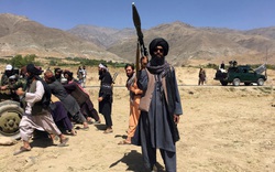 Taliban công khai hạ sát thủ lĩnh phe đối lập trên đường