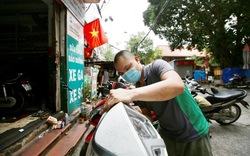 Chủ tiệm sửa xe ở Hà Nội: "Tôi rất hạnh phúc khi tay chân lại được lấm lem dầu mỡ”!
