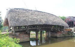 Nam Định: Ngắm cây cầu lợp lá cọ của làng Kênh có 
tuổi đời 700 năm đẹp nhất Việt Nam